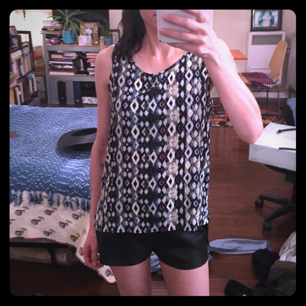 Geometric top - Picture 2 of 5